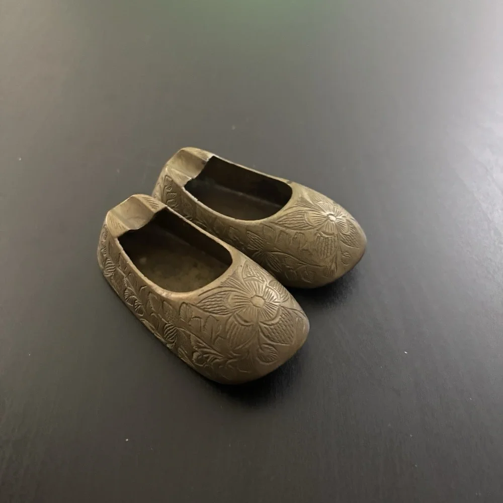 Vintage Brass Ashtray Shoes Etched Floral India Made Set Of 2‎